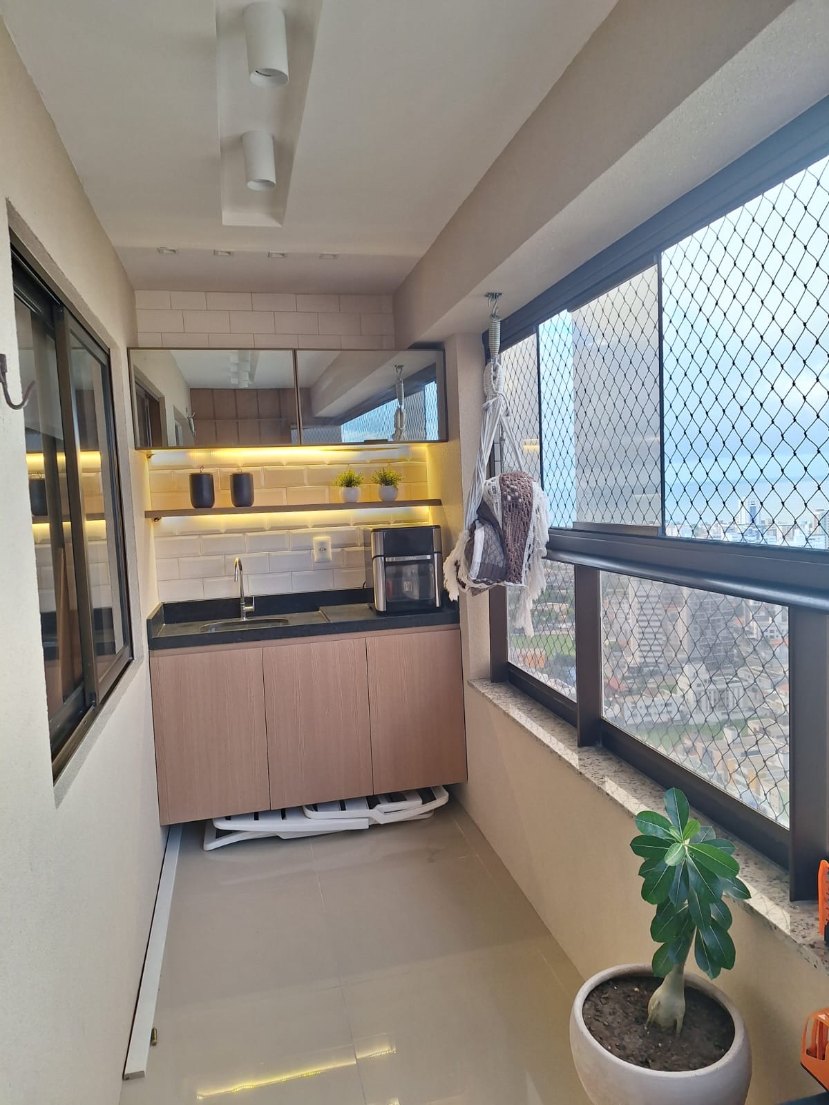 Varanda gourmet com vista para o mar