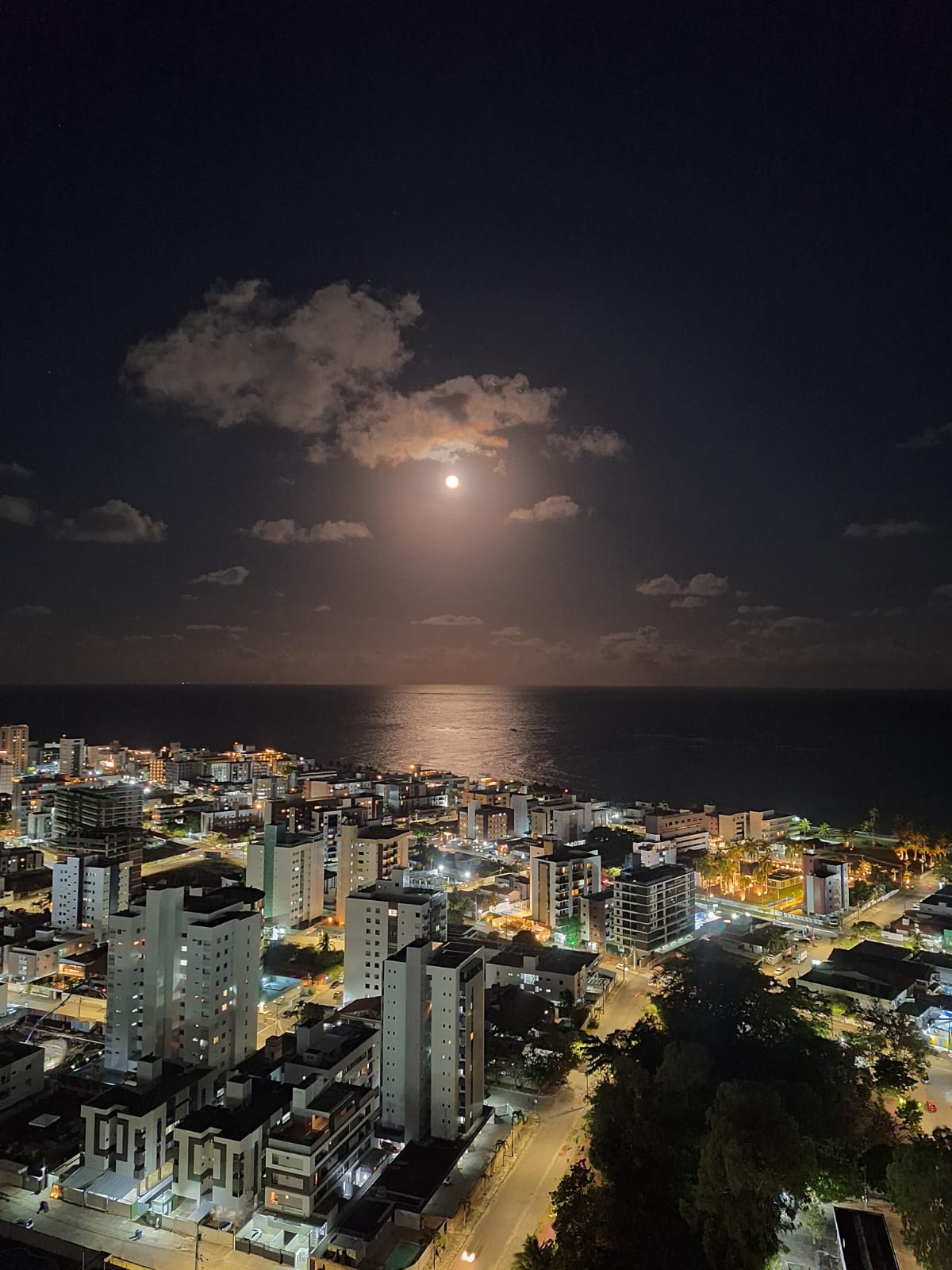 Vista panorâmica do mar a partir da varanda